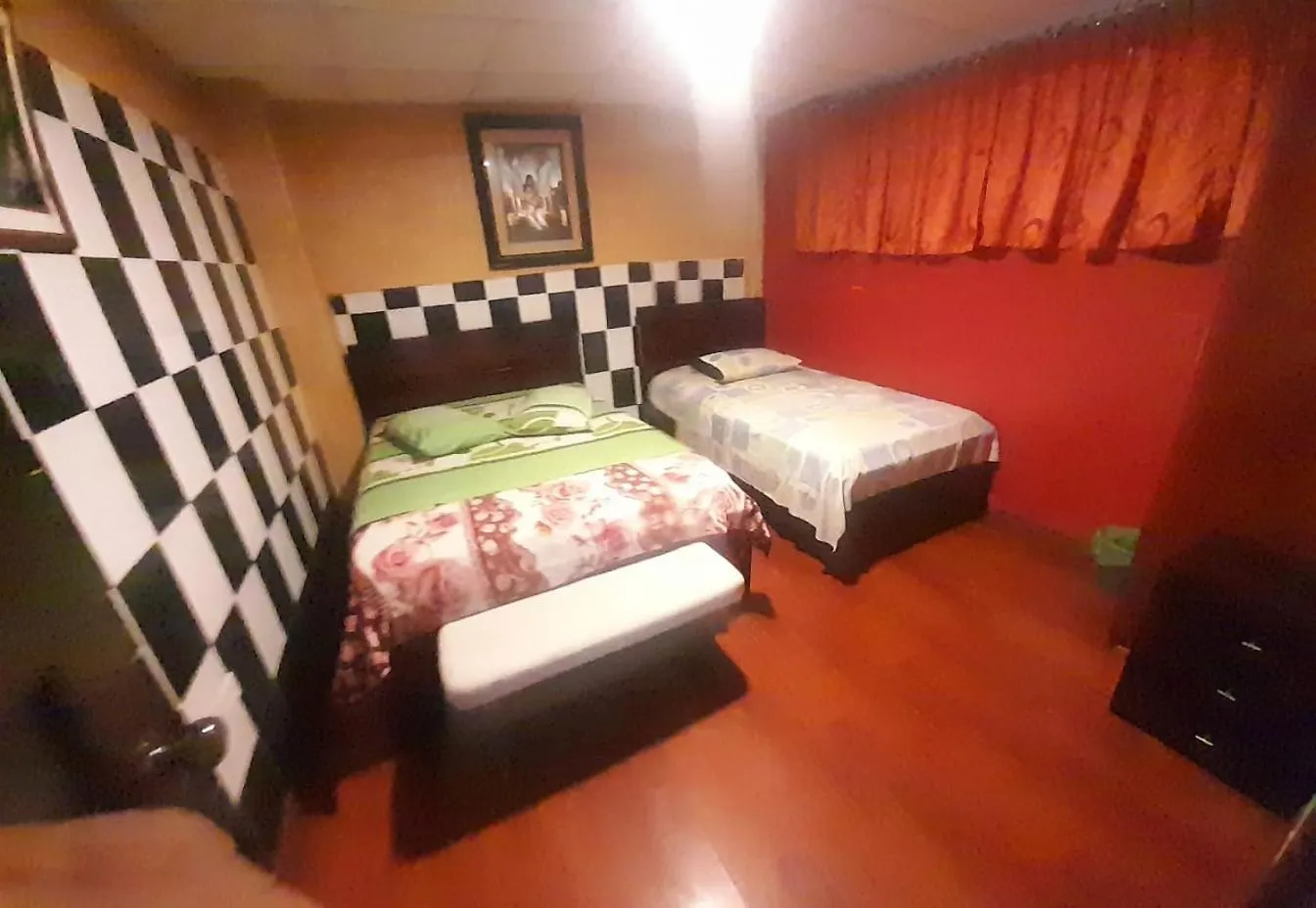 Hostal California キト ゲストハウス